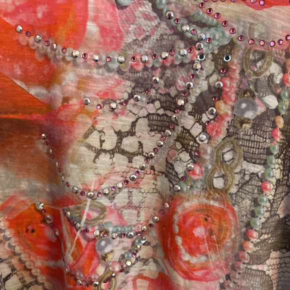 Lightweight Tunic with Asymmetrical Hem-1X - Picture 2 of 10